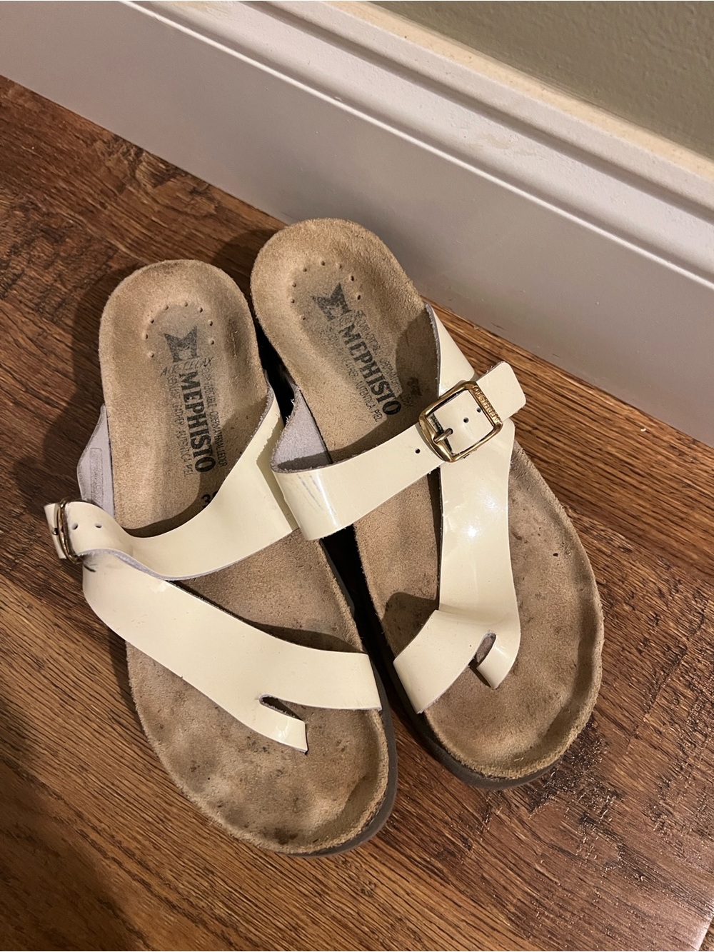 Mephisto Women's Cream Patent Leather Toe-Loop Slide Sandals